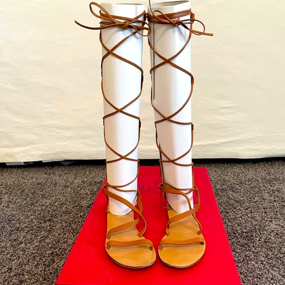 Beautiful Valentino Garavani gladiator Sandals size 39